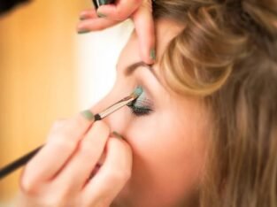 Online Professional Makeup Course – CourseBees
